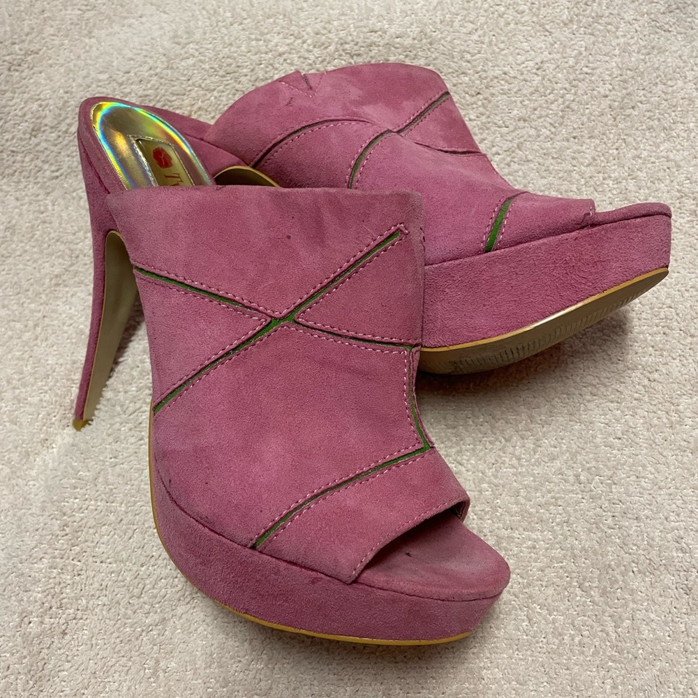 Lightly worn Vintage Mauve Two Lips Pumps